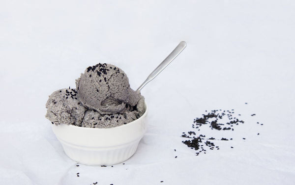 Glace cookies and cream au sésame noir
