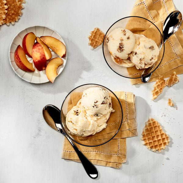 Glace au lait d'avoine, pêches et streusel à la cannelle
