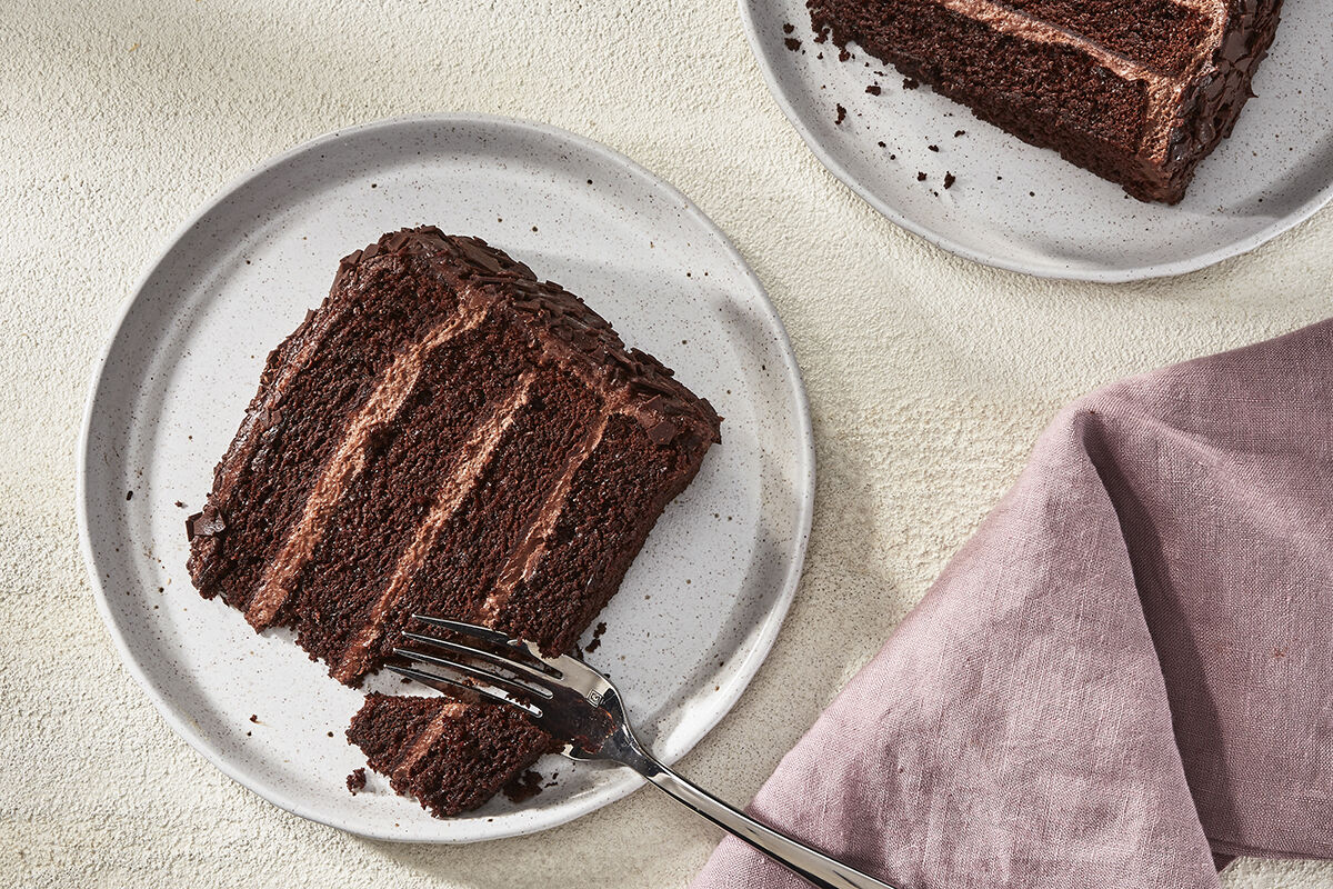 Gâteau au chocolat à étages, glaçage soyeux