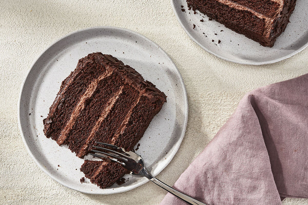 Gâteau au chocolat à étages, glaçage soyeux