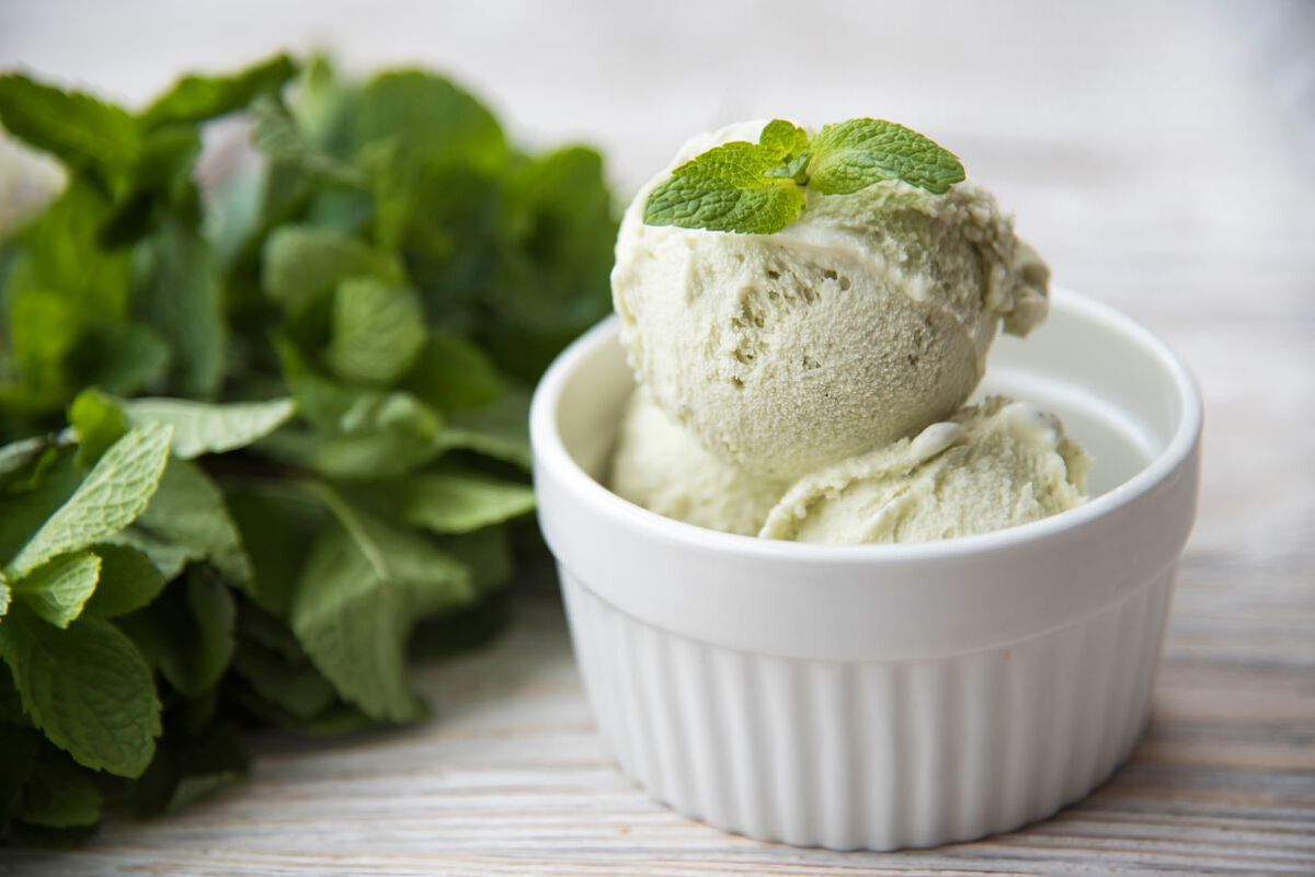 Glace onctueuse à la menthe fraîche