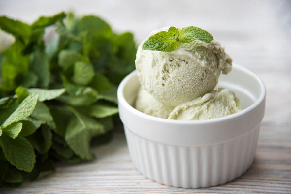 Glace onctueuse à la menthe fraîche