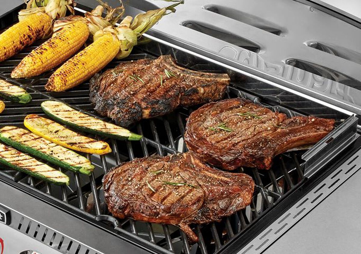Entrecôtes grillées au gros sel