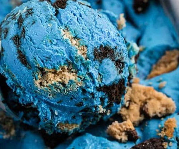 Glace monstre bleu aux biscuits