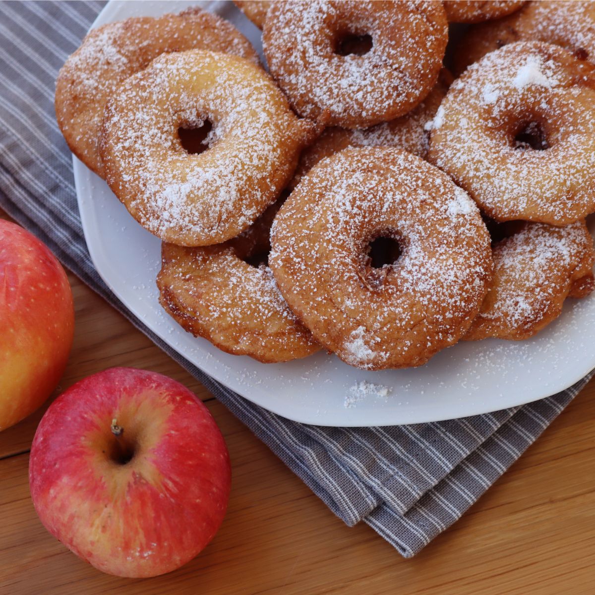 Beignets de pomme à la cannelle