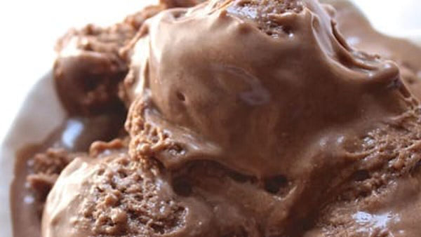 Glace soyeuse au chocolat sans produits laitiers